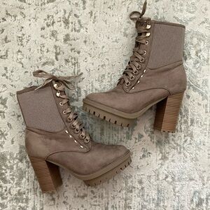 EUC Charlotte Russe Taupe Platform Side Zip Bootie sz 8